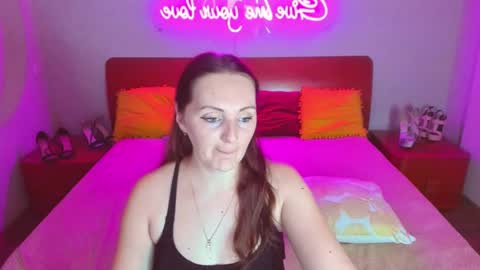 Snapshot of magiceyess chatting on 02-15-25, 10:33 Lili and Bella online show from 02-15-25, 10:33