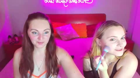 Snapshot of magiceyess chatting on 02-18-25, 07:21 Lili and Bella online show from 02-18-25, 07:21