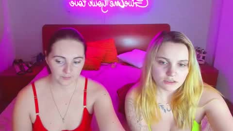 Snapshot of magiceyess chatting on 02-21-25, 11:22 Lili and Bella online show from 02-21-25, 11:22