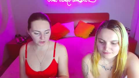Snapshot of magiceyess chatting on 02-22-25, 07:56 Lili and Bella online show from 02-22-25, 07:56