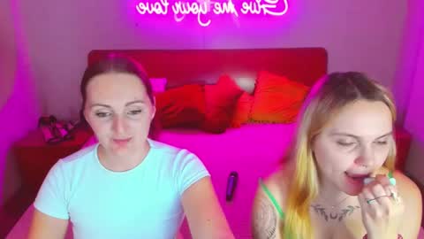 Snapshot of magiceyess chatting on 03-02-25, 10:45 Lili and Bella online show from 03-02-25, 10:45