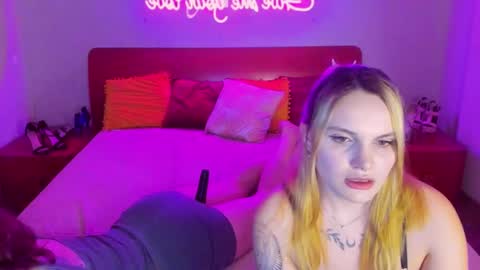 Snapshot of magiceyess chatting on 03-05-25, 10:33 Lili and Bella online show from 03-05-25, 10:33