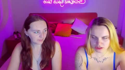Snapshot of magiceyess chatting on 03-09-25, 07:12 Lili and Bella online show from 03-09-25, 07:12