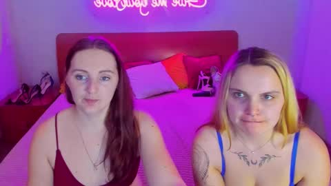 Snapshot of magiceyess chatting on 03-09-25, 10:19 Lili and Bella online show from 03-09-25, 10:19