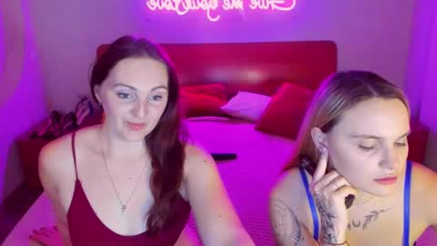 Snapshot of magiceyess chatting on 03-09-25, 04:33 Lili and Bella online show from 03-09-25, 04:33