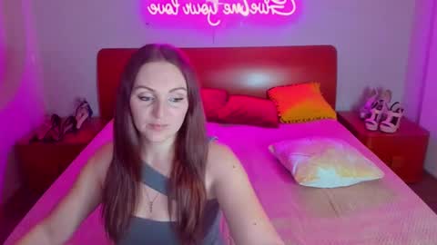 Snapshot of magiceyess chatting on 03-12-25, 10:48 Lili and Bella online show from 03-12-25, 10:48
