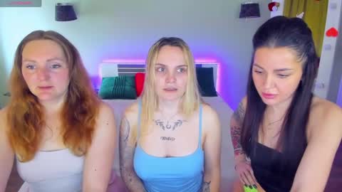 Lili and Bella online show from 04-22-26, 06:27