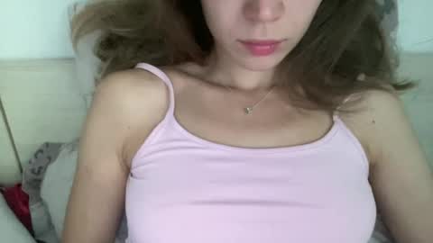 Snapshot of magicgirl50053 chatting on 07-08-26, 04:33 magicgirl50053 online show from 07-08-26, 04:33