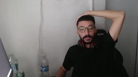 Snapshot of magicjawn chatting on 10-29-25, 08:10 magicjawn online show from 10-29-25, 08:10