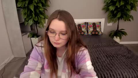 Emily online show from 11-12-25, 01:33