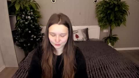 Snapshot of magicpeachhs chatting on 01-14-26, 06:52 Emily online show from 01-14-26, 06:52