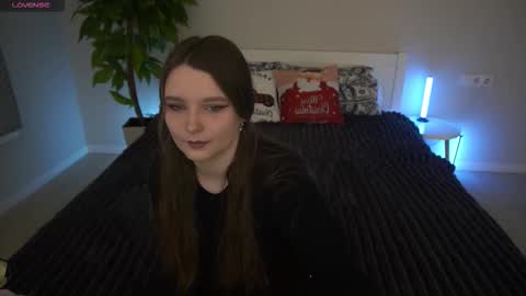 Snapshot of magicpeachhs chatting on 02-05-26, 07:13 Emily online show from 02-05-26, 07:13