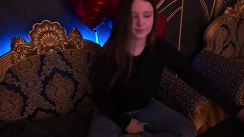 Snapshot of magicpeachhs chatting on 02-10-26, 01:37 Emily online show from 02-10-26, 01:37