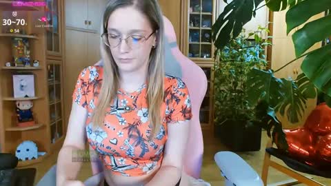 Nicole online show from 02-19-25, 01:18