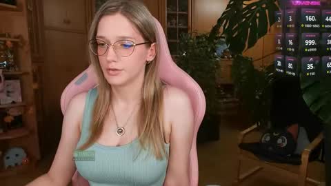 Nicole online show from 09-11-25, 06:41