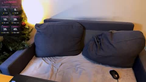 Snapshot of magisuw chatting on 10-16-25, 08:21 Jade online show from 10-16-25, 08:21