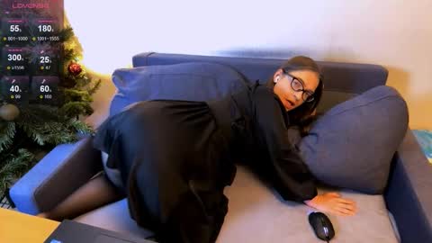 Snapshot of magisuw chatting on 10-20-25, 10:43 Jade online show from 10-20-25, 10:43