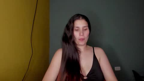 Snapshot of mahiia_1 chatting on 11-25-25, 04:45 Mahiia online show from 11-25-25, 04:45