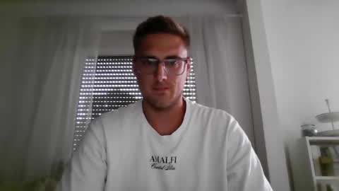 Snapshot of mahrcuhs chatting on 07-16-26, 03:29 mahrcuhs online show from 07-16-26, 03:29