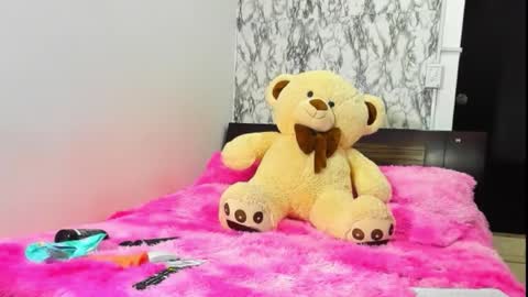 Snapshot of maia_bronce chatting on 10-16-25, 09:54 Maia Bronce online show from 10-16-25, 09:54