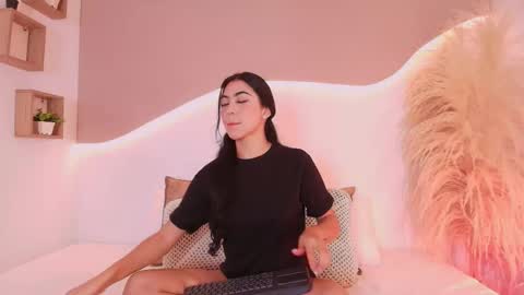 Snapshot of maia_lia_ chatting on 01-17-26, 12:37 MAIA LIA online show from 01-17-26, 12:37