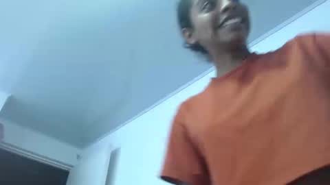 Snapshot of maia_little2 chatting on 09-20-25, 12:00 MAIA online show from 09-20-25, 12:00