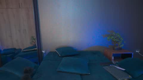 Maia Stark online show from 01-17-26, 03:44