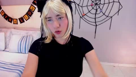 Maia online show from 10-27-25, 12:20