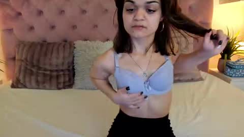 Snapshot of maiamini chatting on 02-18-25, 09:53 Maia online show from 02-18-25, 09:53