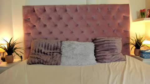 Snapshot of maiamini chatting on 02-25-25, 09:02 Maia online show from 02-25-25, 09:02