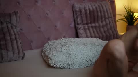 Snapshot of maiamini chatting on 09-09-25, 06:51 Maia online show from 09-09-25, 06:51