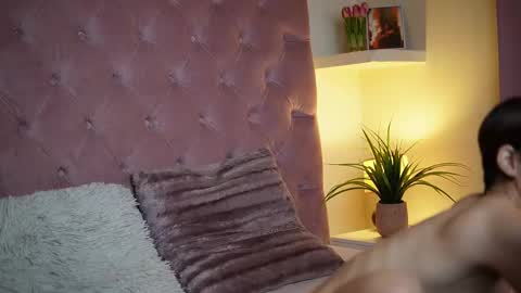 Snapshot of maiamini chatting on 09-10-25, 09:37 Maia online show from 09-10-25, 09:37