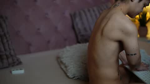 Snapshot of maiamini chatting on 09-15-25, 08:20 Maia online show from 09-15-25, 08:20