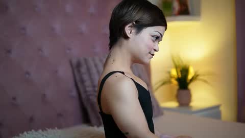 Snapshot of maiamini chatting on 09-18-25, 04:53 Maia online show from 09-18-25, 04:53