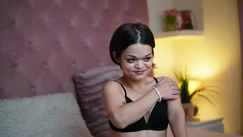 Snapshot of maiamini chatting on 10-06-25, 06:38 Maia online show from 10-06-25, 06:38