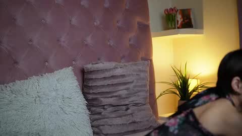 Snapshot of maiamini chatting on 10-10-25, 10:53 Maia online show from 10-10-25, 10:53