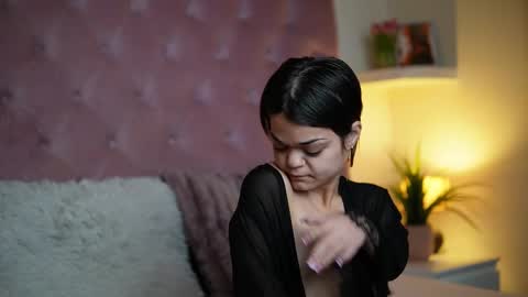 Snapshot of maiamini chatting on 10-11-25, 11:03 Maia online show from 10-11-25, 11:03