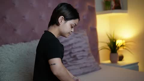 Snapshot of maiamini chatting on 10-13-25, 10:32 Maia online show from 10-13-25, 10:32