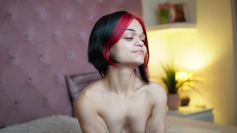 Snapshot of maiamini chatting on 12-13-25, 07:53 Maia online show from 12-13-25, 07:53