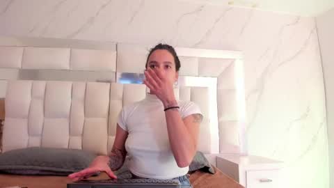 Maia  online show from 02-25-26, 11:42