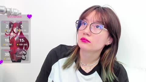 Snapshot of maibys_cute chatting on 01-08-25, 03:40 maibys online show from 01-08-25, 03:40