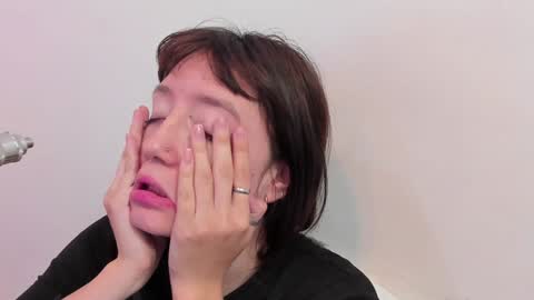 Snapshot of maibys_cute chatting on 01-19-25, 04:01 maibys online show from 01-19-25, 04:01