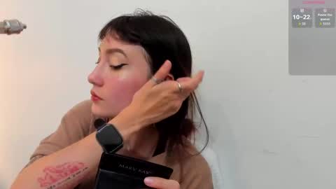 Snapshot of maibys_cute chatting on 09-25-25, 04:38 maibys online show from 09-25-25, 04:38