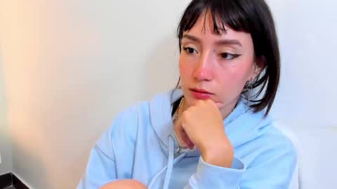 Snapshot of maibys_cute chatting on 11-26-25, 04:35 maibys online show from 11-26-25, 04:35