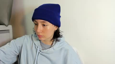 Snapshot of maibys_cute chatting on 12-01-25, 04:06 maibys online show from 12-01-25, 04:06