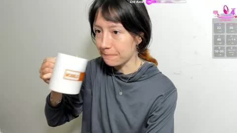 Snapshot of maibys_cute chatting on 05-22-26, 04:08 maibys online show from 05-22-26, 04:08