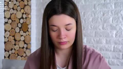 Snapshot of maidabuoy chatting on 11-11-25, 02:22 Lucy online show from 11-11-25, 02:22