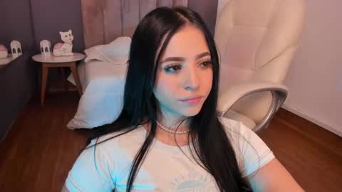 Snapshot of maiiitee_ chatting on 12-17-24, 06:09  Mait  online show from 12-17-24, 06:09