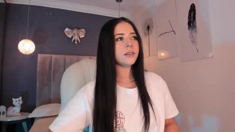 Snapshot of maiiitee_ chatting on 12-31-24, 03:42  Mait  online show from 12-31-24, 03:42