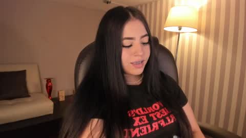 Snapshot of maiiitee_ chatting on 09-12-25, 01:11  Mait  online show from 09-12-25, 01:11